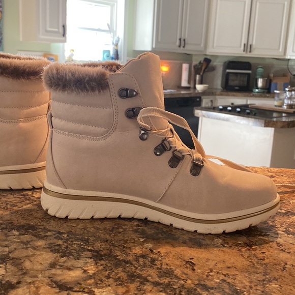 Cliff’s casual boot, cream, women’s size 8 - Picture 3 of 3